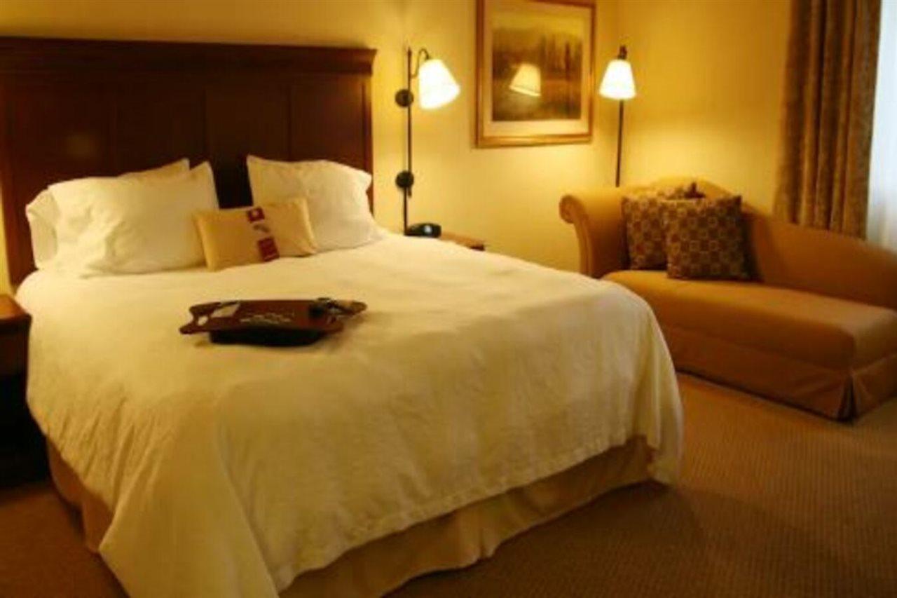 Hampton Inn & Suites Burlington Ngoại thất bức ảnh