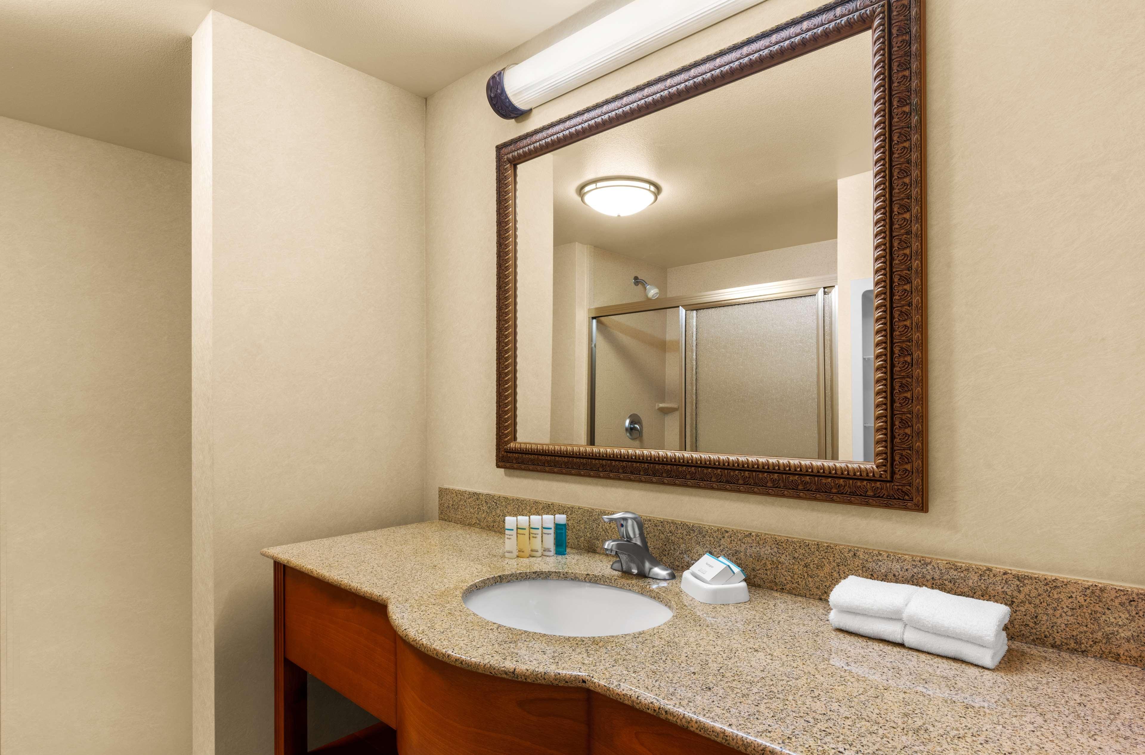 Hampton Inn & Suites Burlington Ngoại thất bức ảnh
