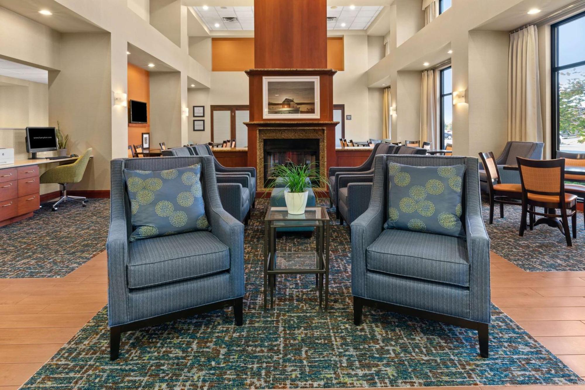 Hampton Inn & Suites Burlington Ngoại thất bức ảnh
