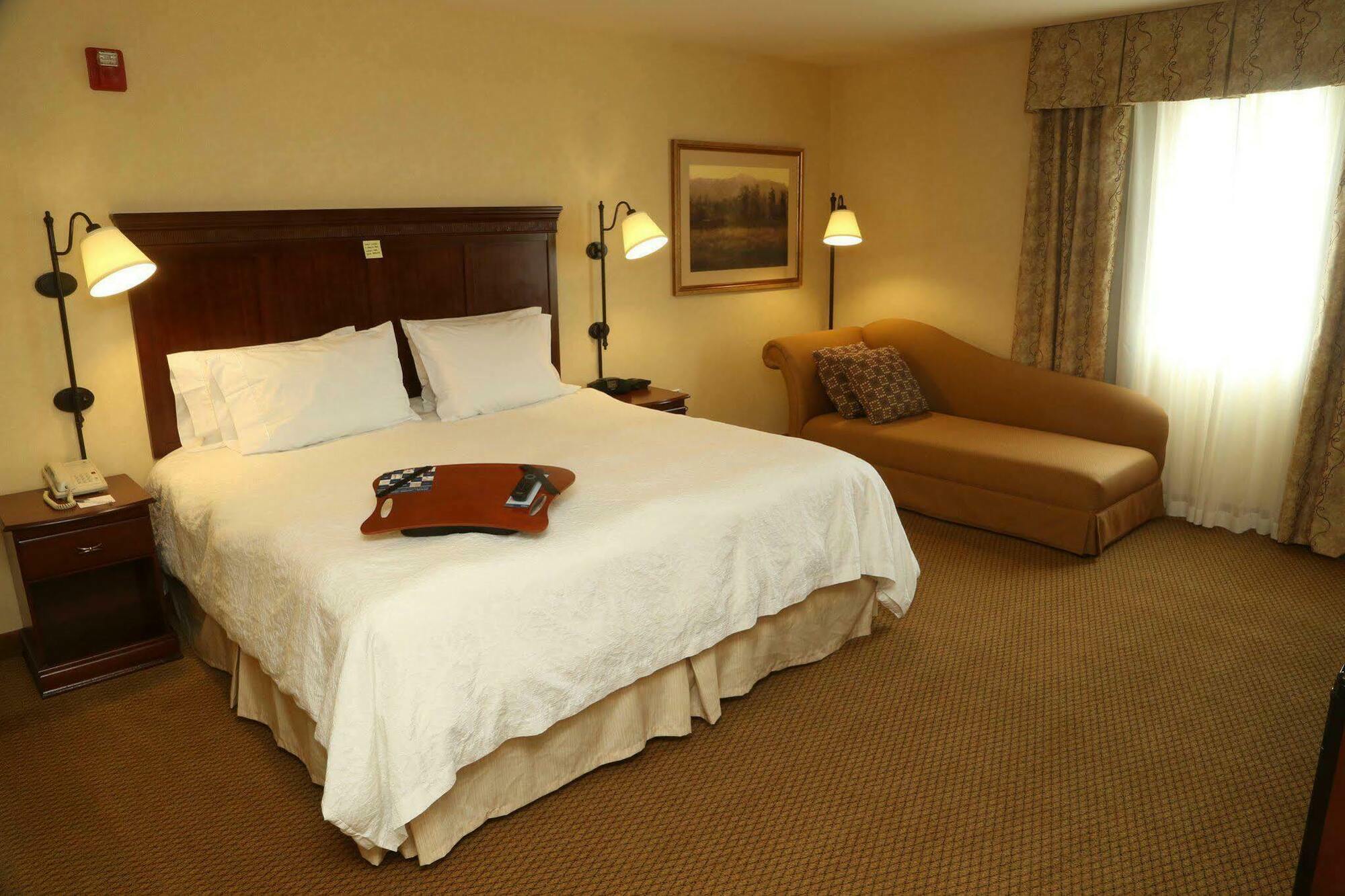 Hampton Inn & Suites Burlington Ngoại thất bức ảnh
